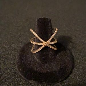 Henri Bendel Ring. Size 10. Gold.